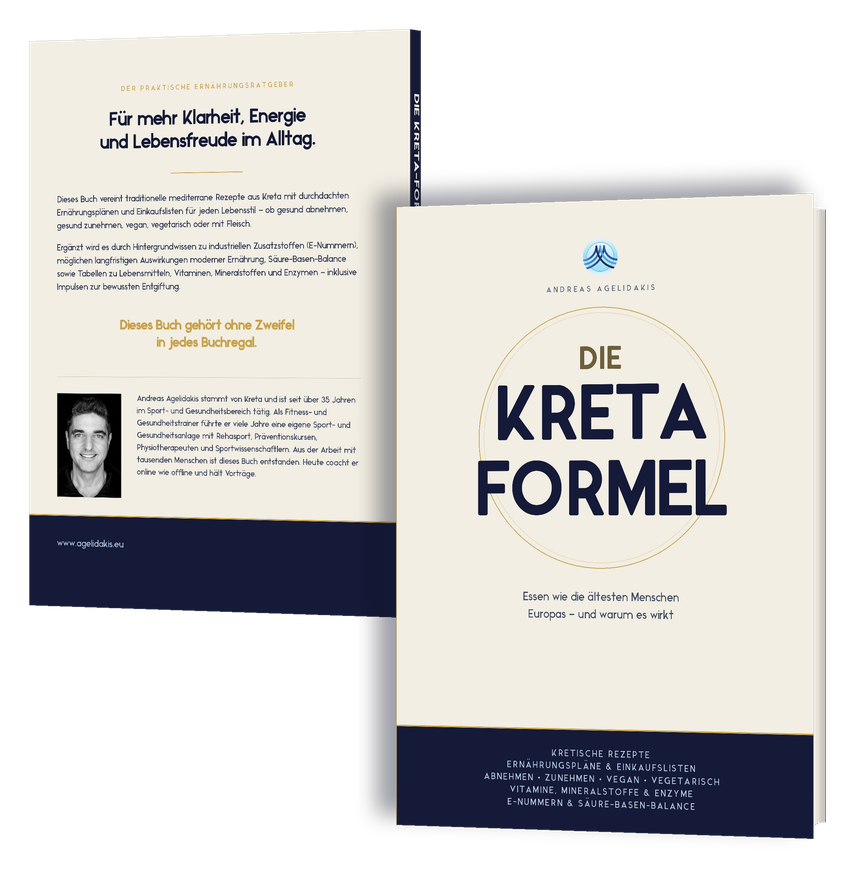 Zwei Exemplare des Buchs „Die Kreta-Formel“ von Andreas Agelidakis, eines von vorn mit sichtbarem Buchschnitt, eines von hinten mit Klappentext und Buchrücken